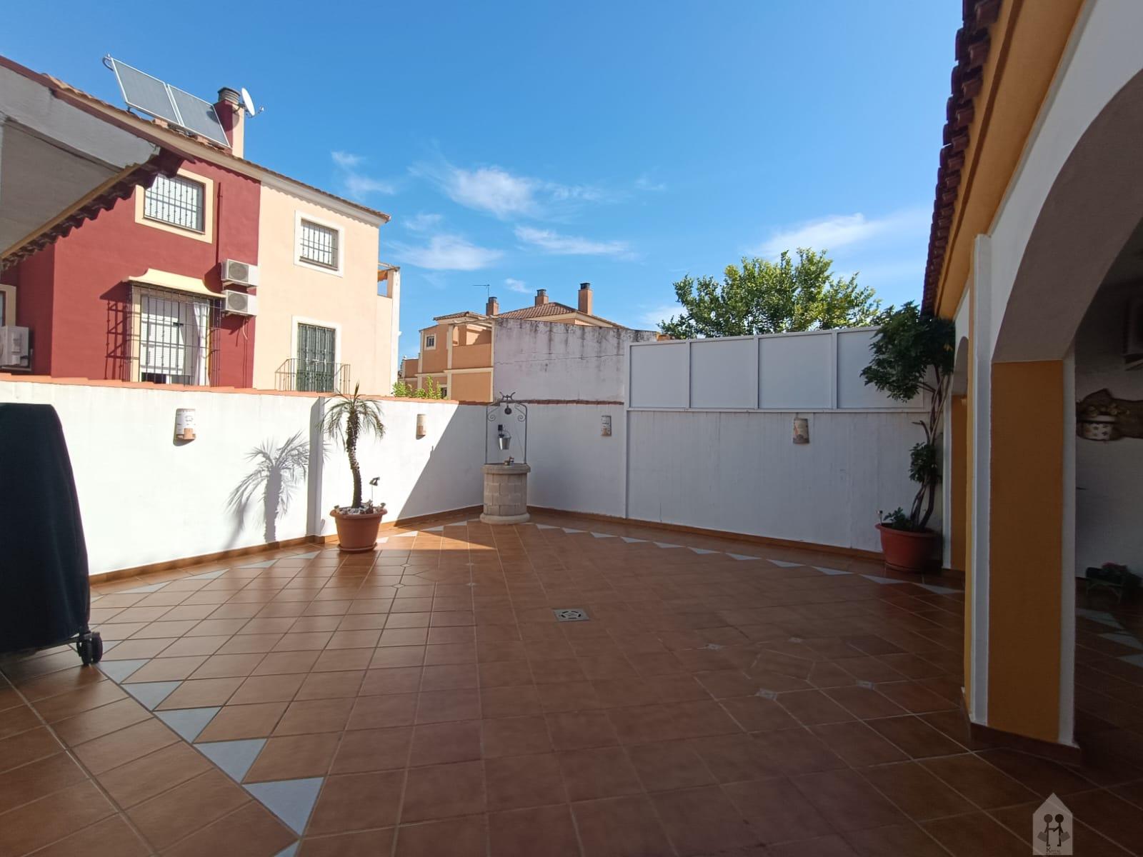 For sale of chalet in Castilleja de Guzmán