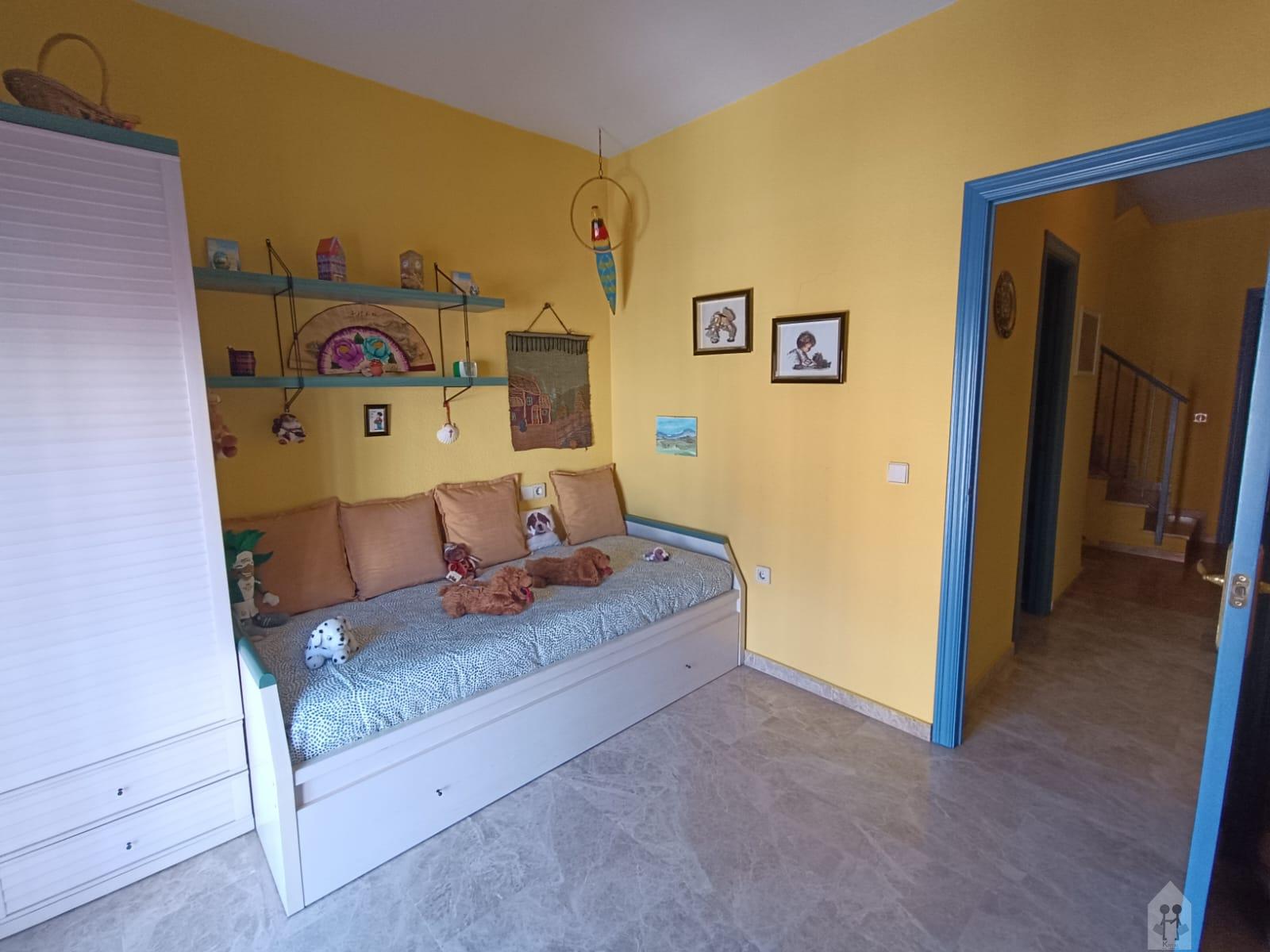 For sale of chalet in Castilleja de Guzmán