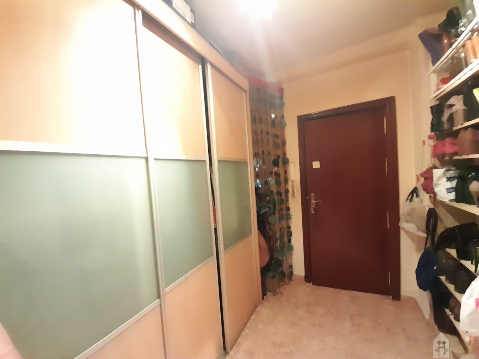 For sale of apartment in Sevilla