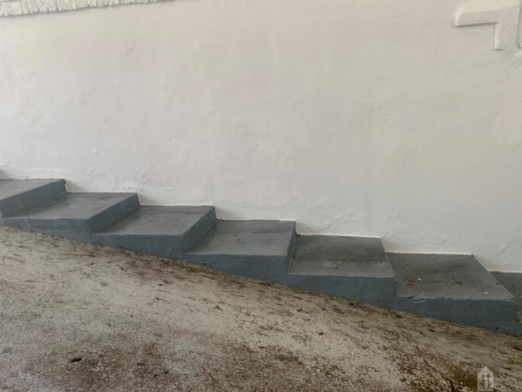 For sale of garage in Sevilla