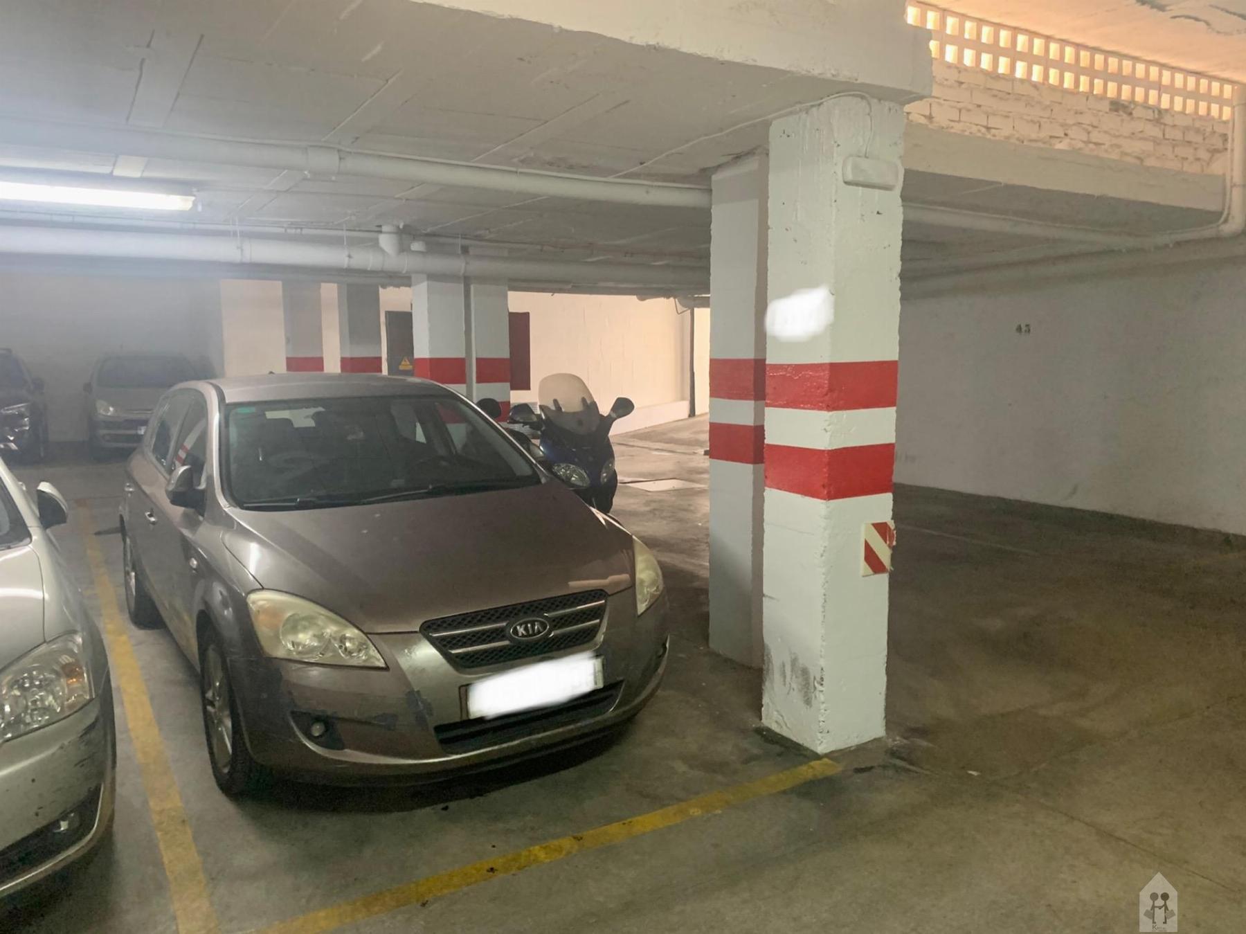 For sale of garage in Sevilla