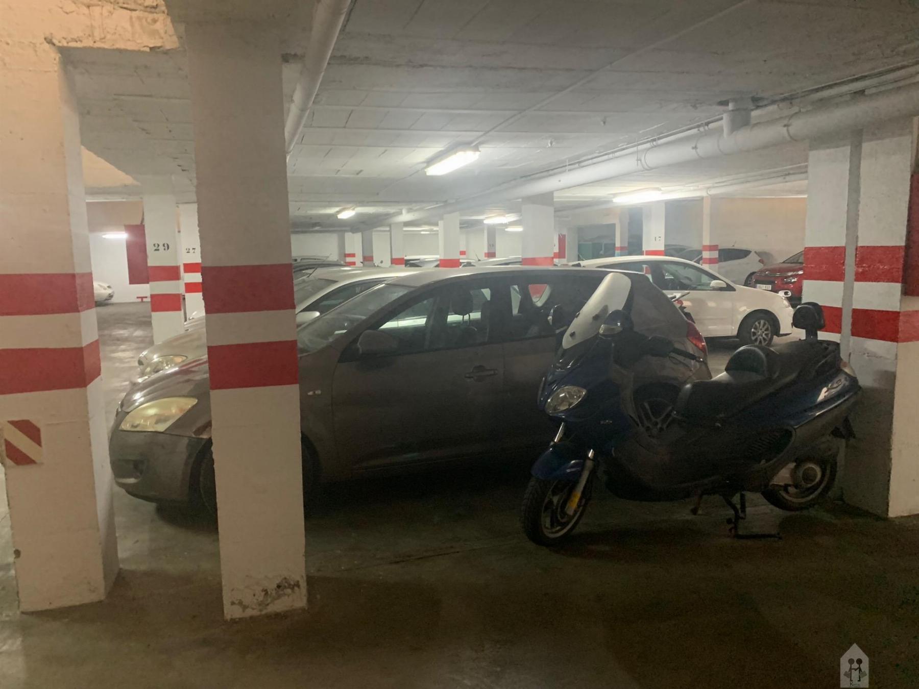 For sale of garage in Sevilla