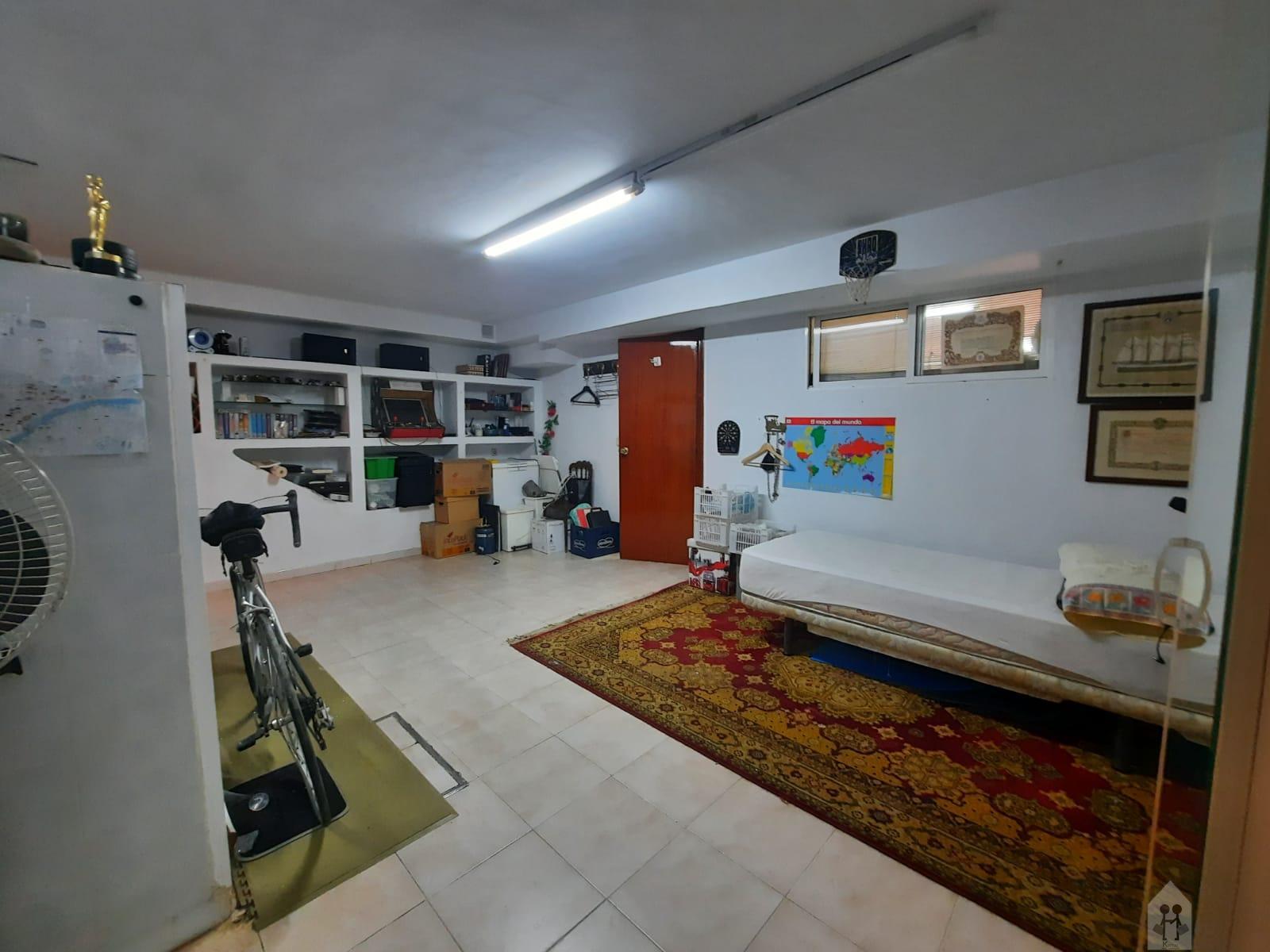 For sale of house in Tomares