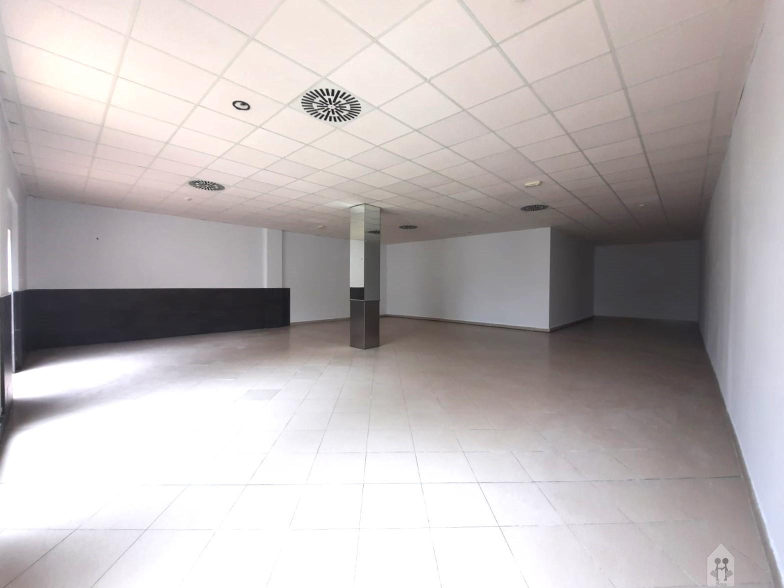 For sale of premises in Tomares