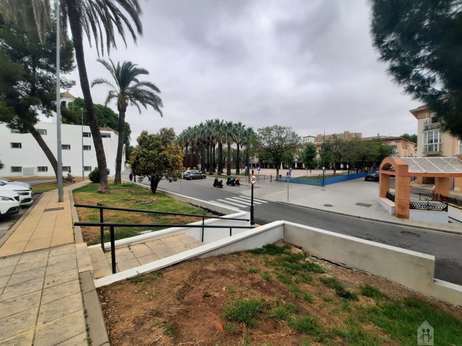 For sale of premises in Tomares