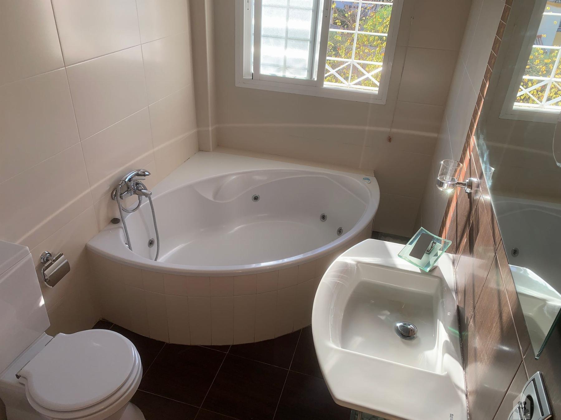 For rent of chalet in Dos Hermanas