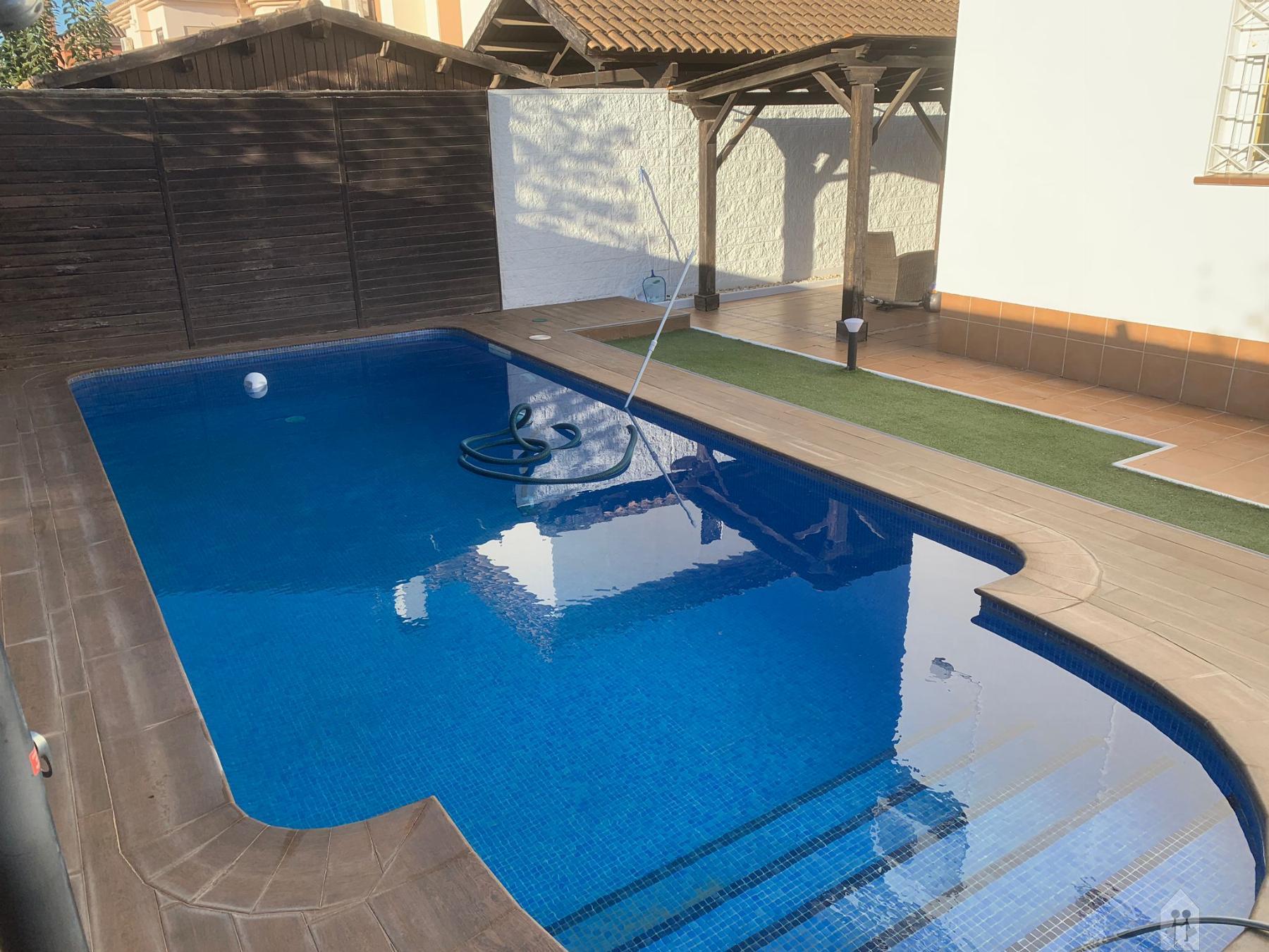 For rent of chalet in Dos Hermanas