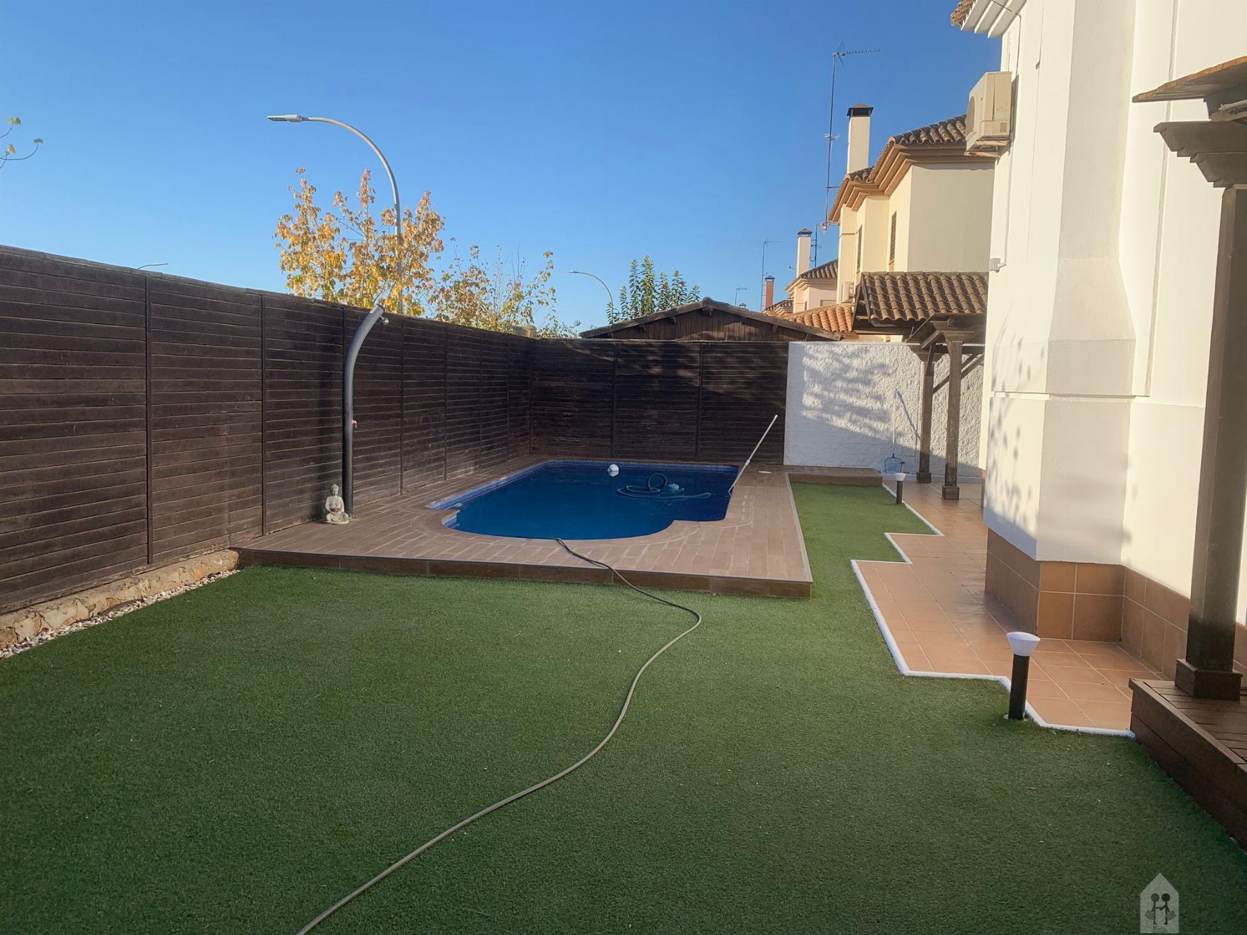 For rent of chalet in Dos Hermanas