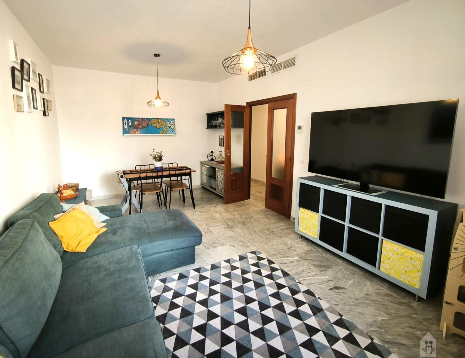 For sale of duplex in Tomares