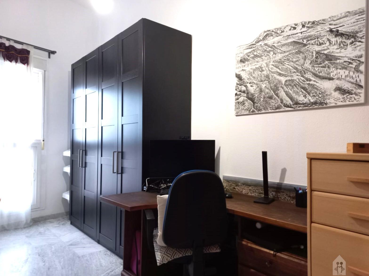 For sale of duplex in Tomares