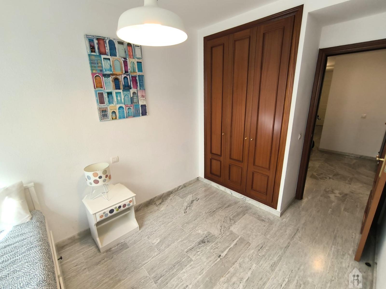 For sale of duplex in Tomares