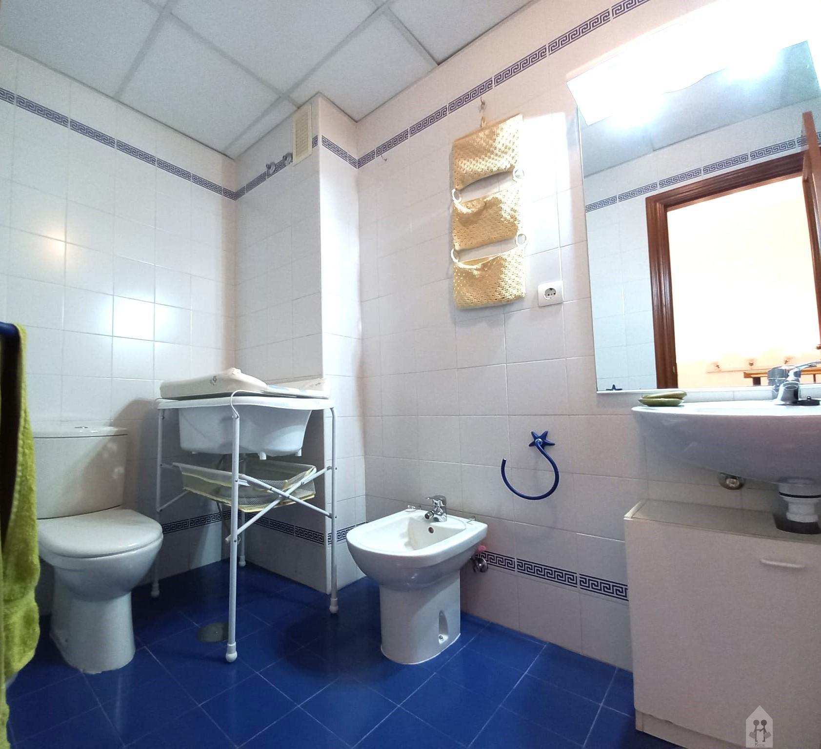 For sale of duplex in Tomares