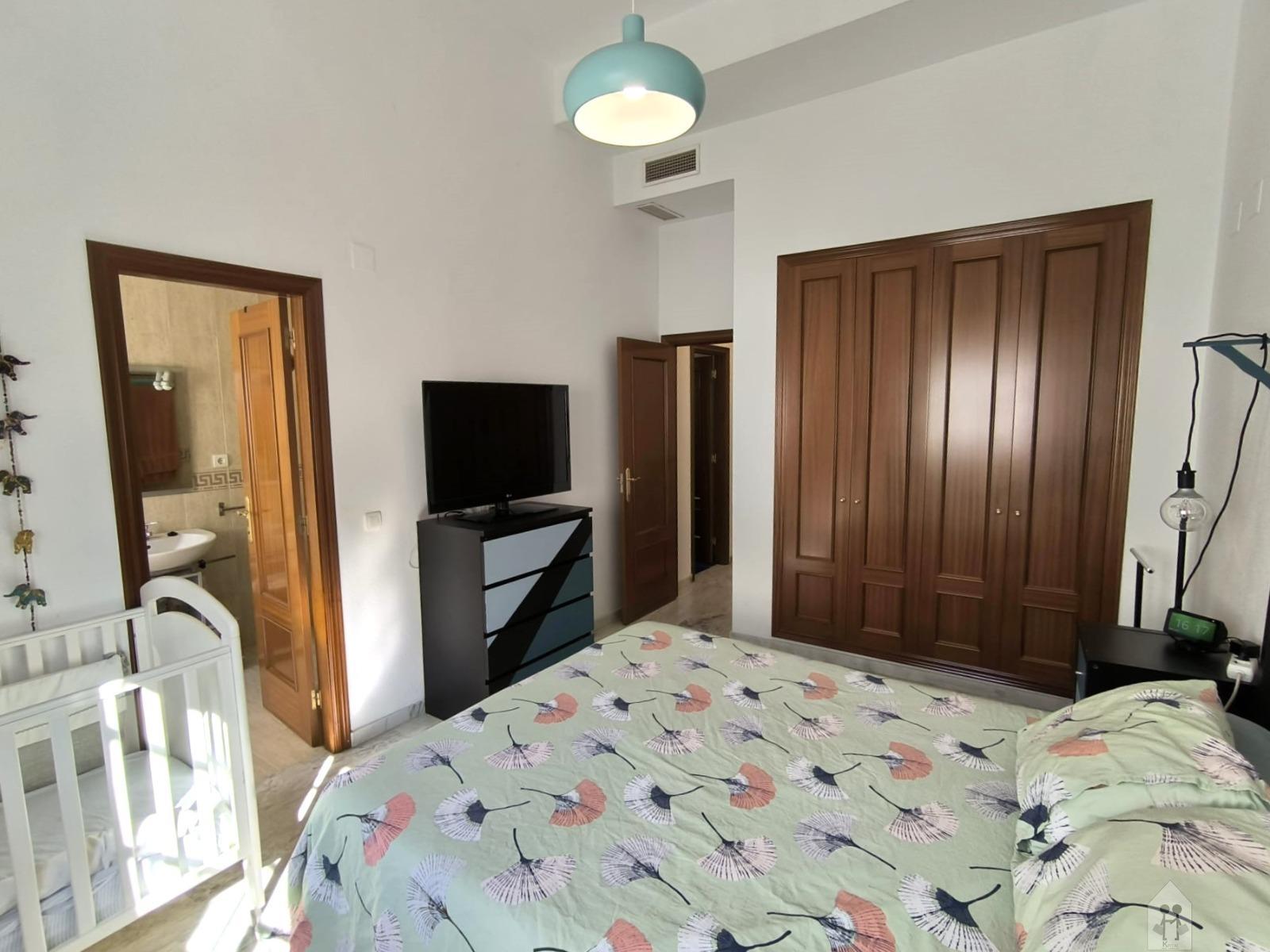 For sale of duplex in Tomares