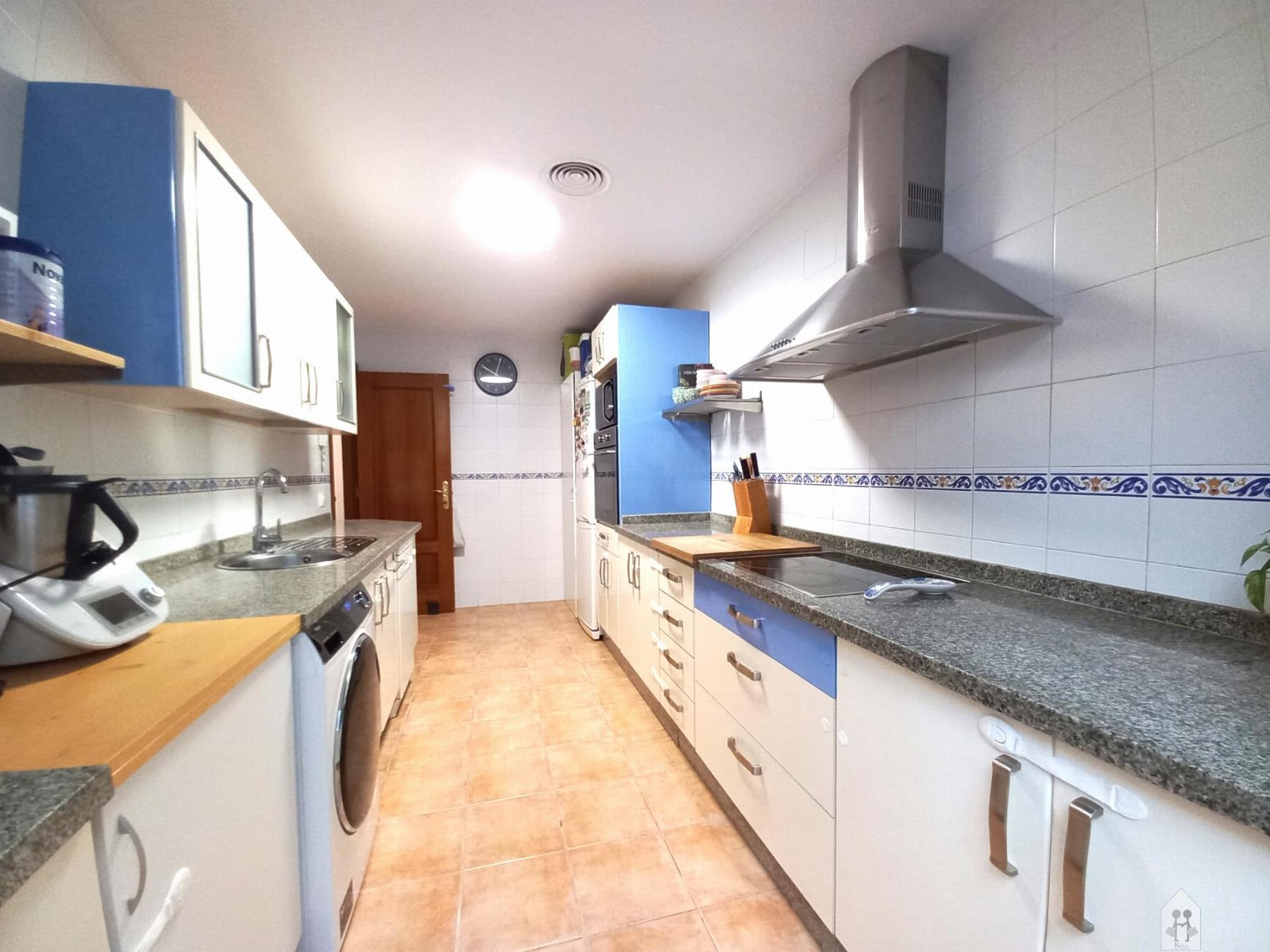 For sale of duplex in Tomares