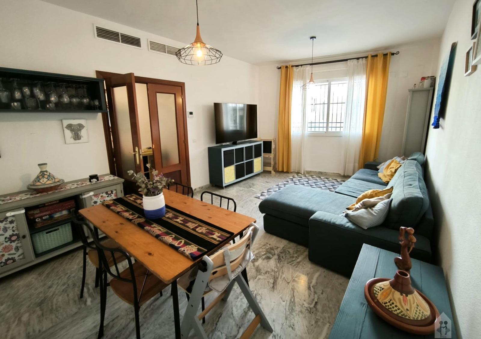 For sale of duplex in Tomares