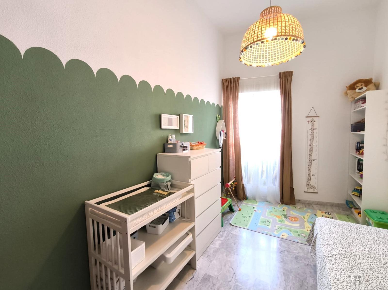 For sale of duplex in Tomares