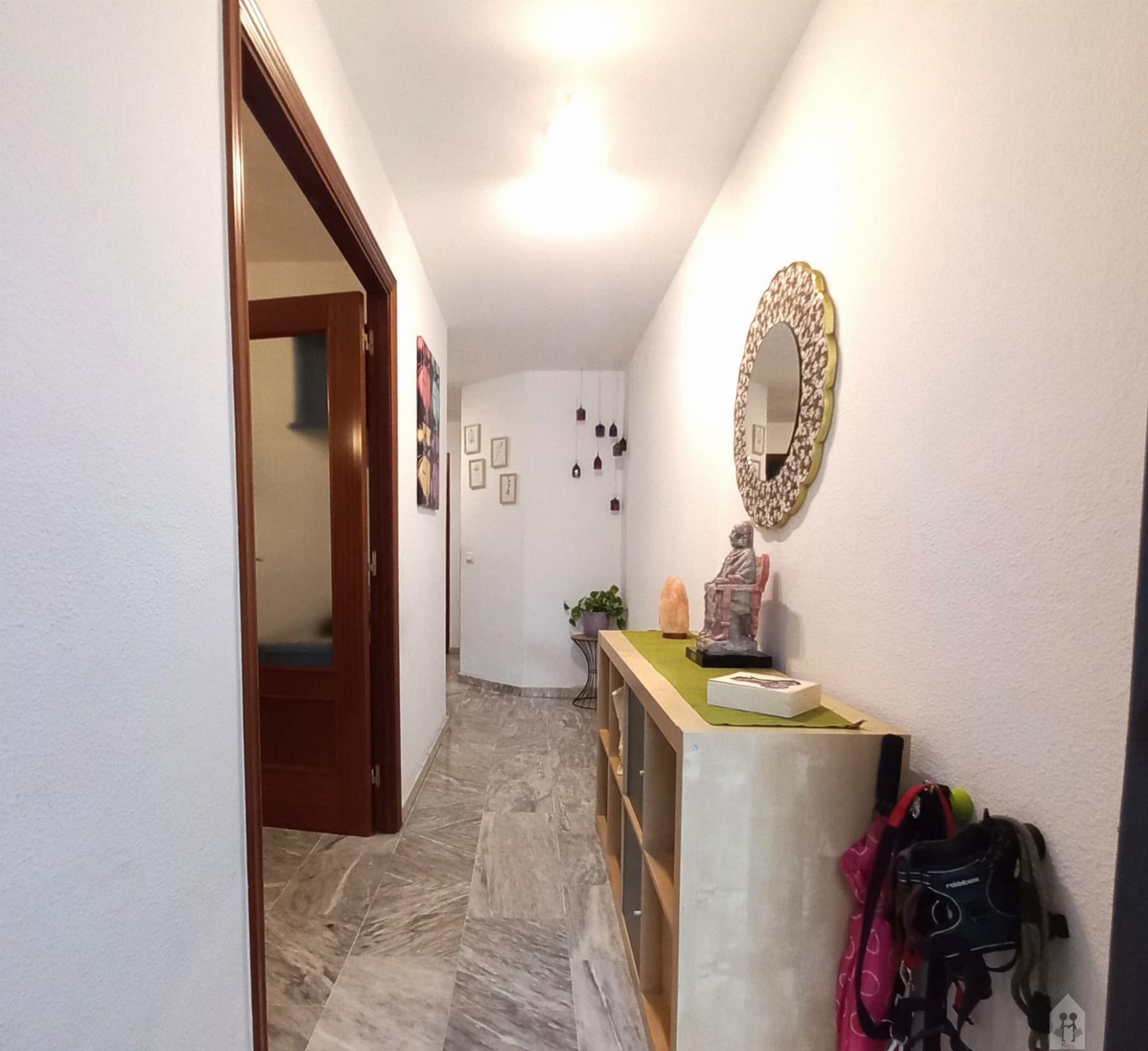 For sale of duplex in Tomares