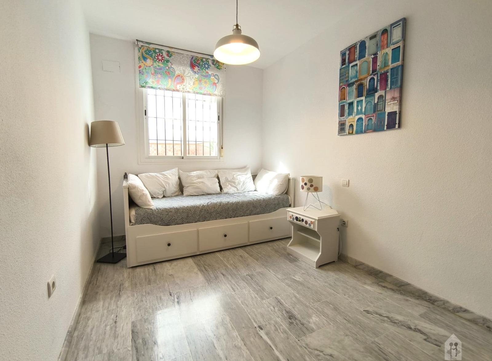 For sale of duplex in Tomares
