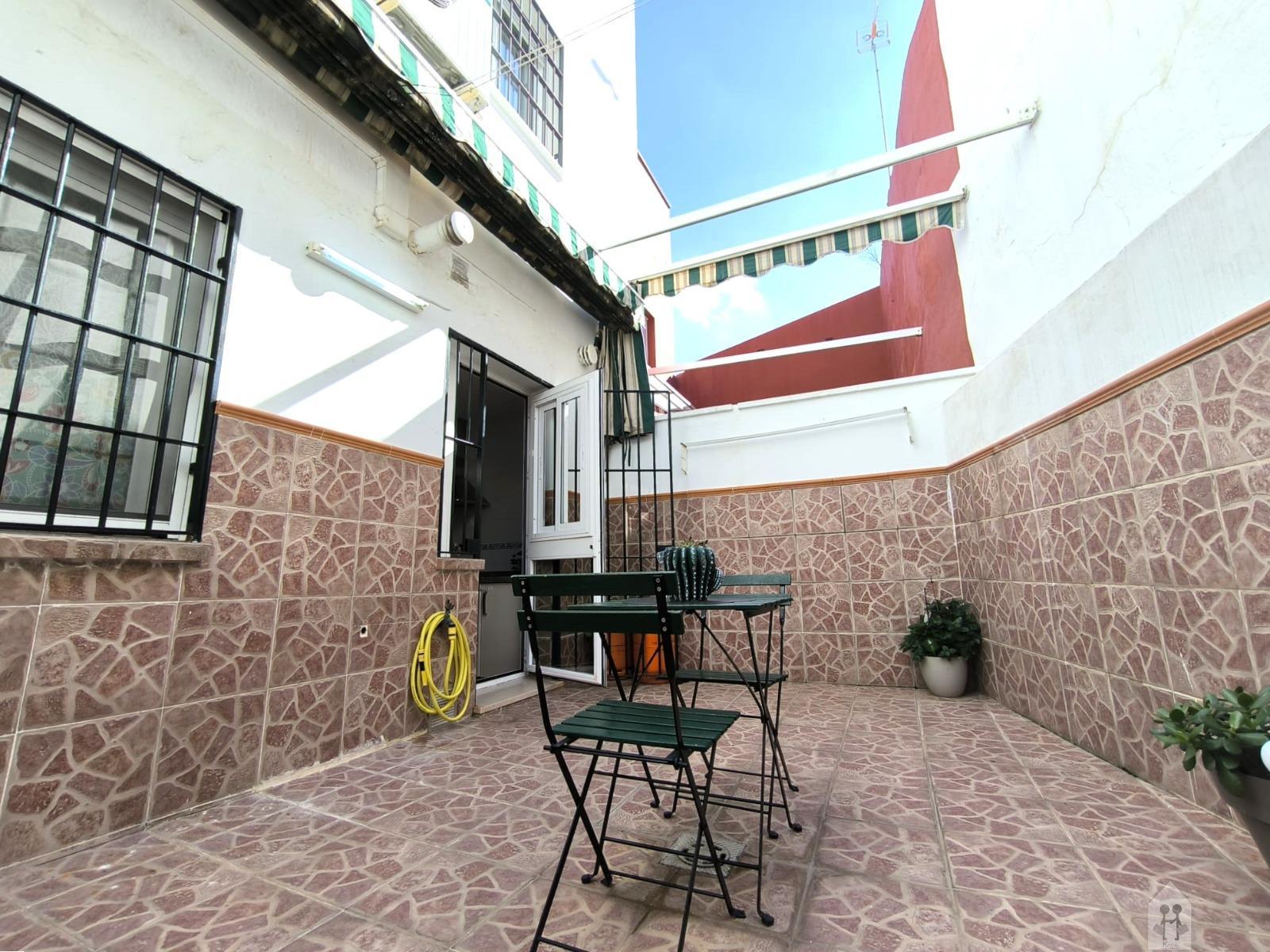 For sale of duplex in Tomares