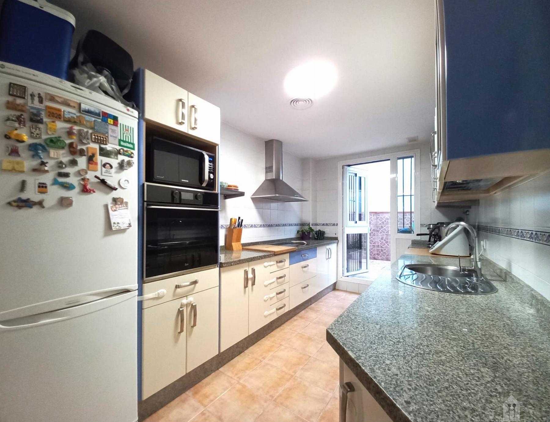 For sale of duplex in Tomares