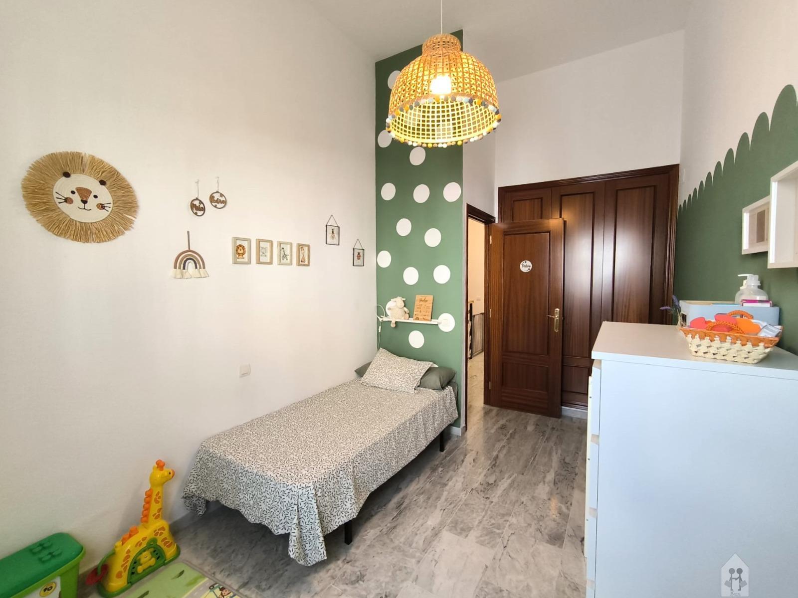 For sale of duplex in Tomares