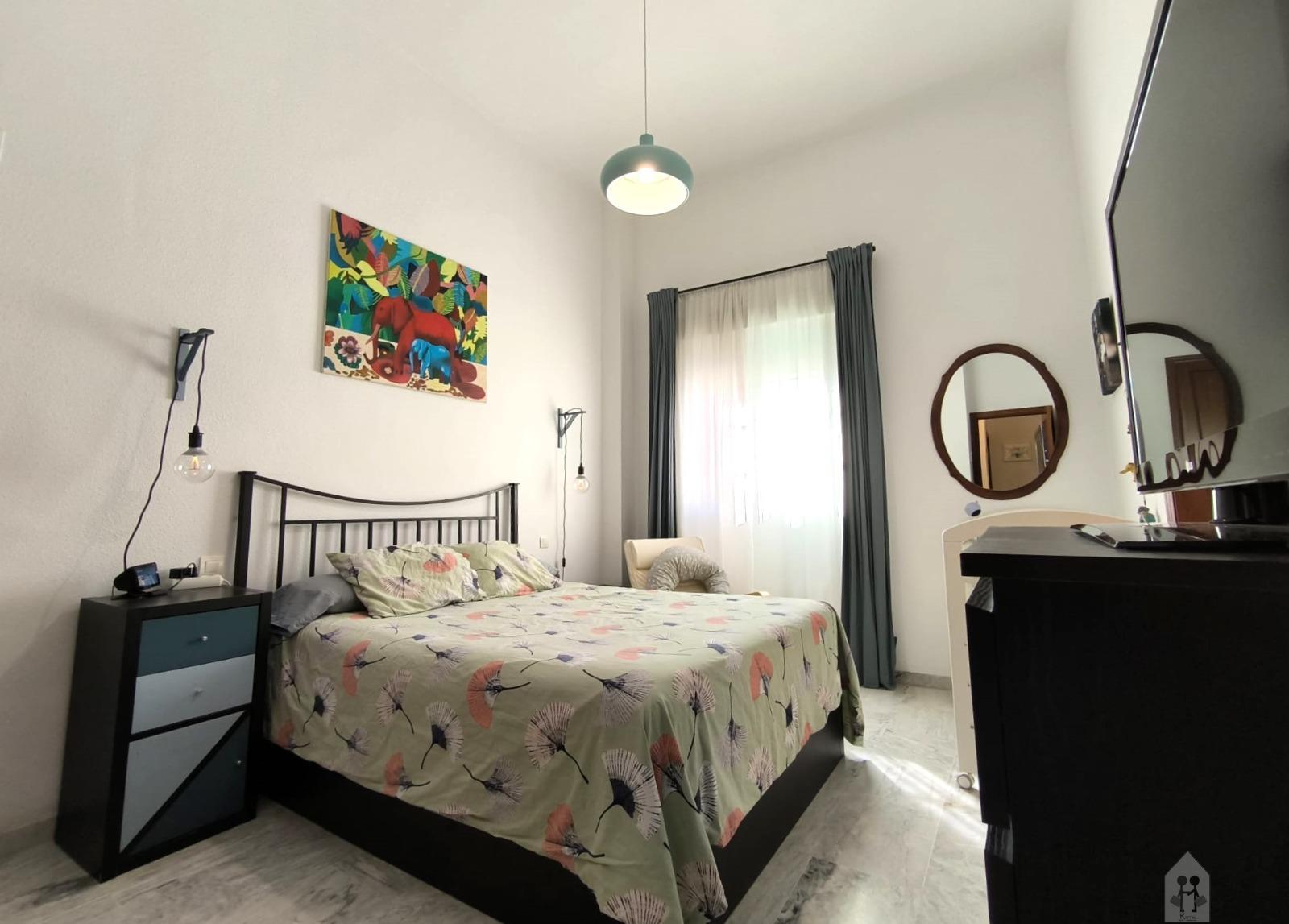 For sale of duplex in Tomares