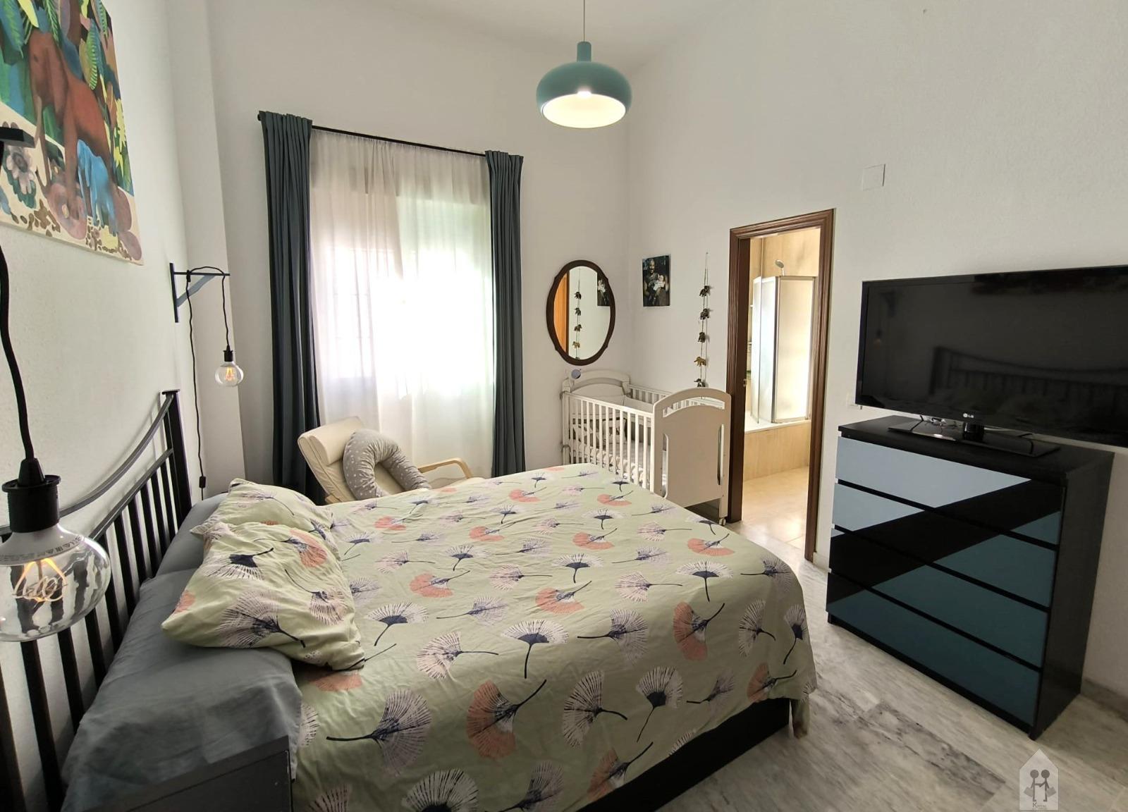 For sale of duplex in Tomares