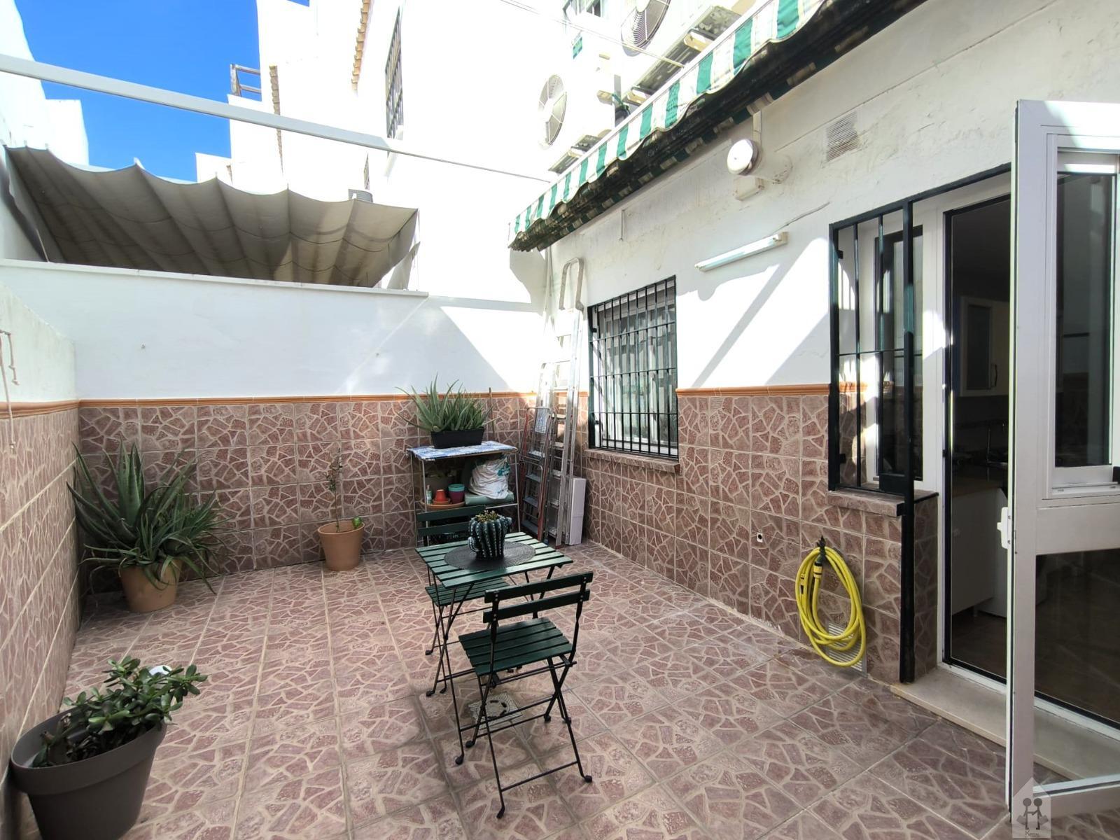 For sale of duplex in Tomares