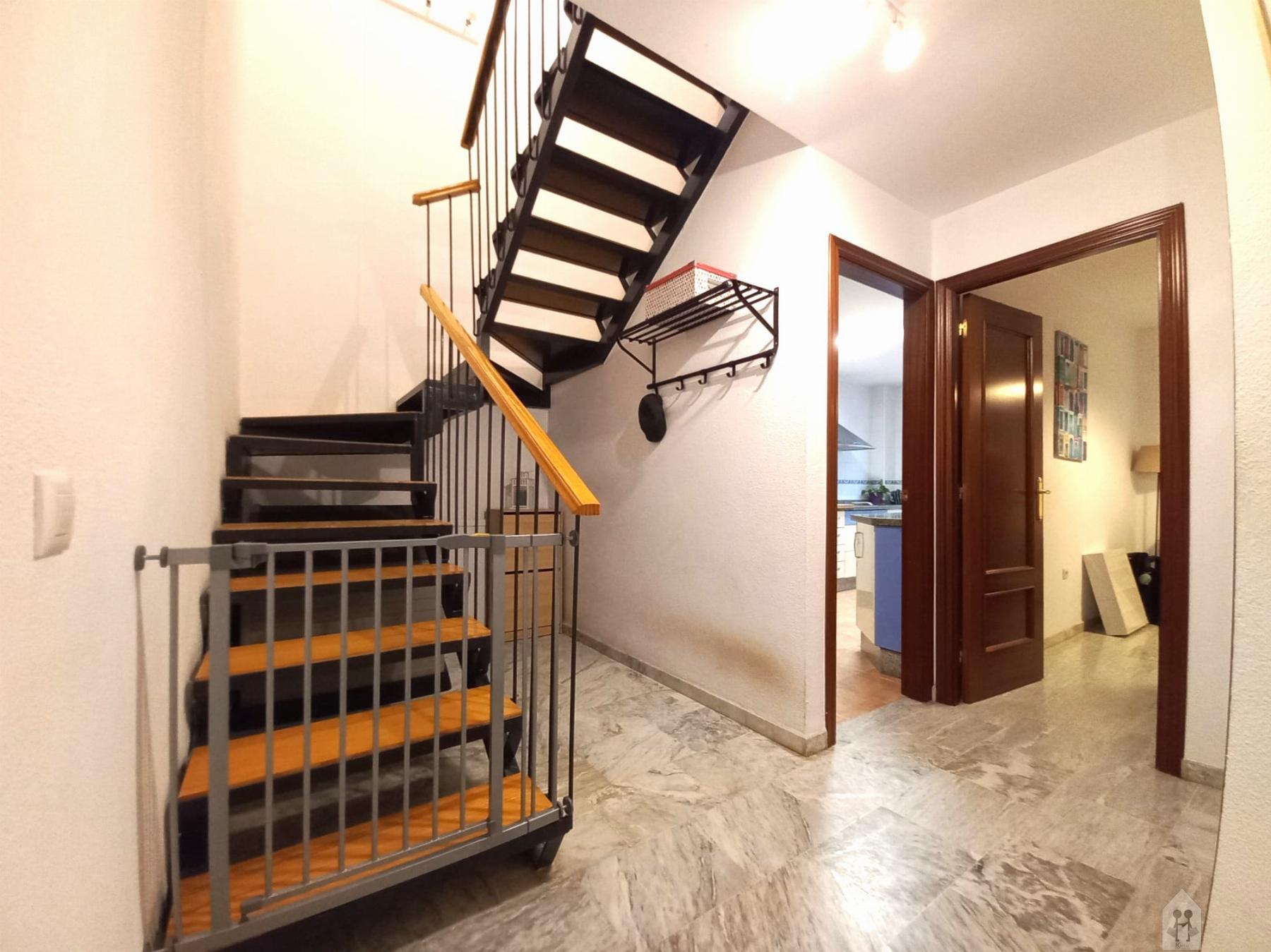 For sale of duplex in Tomares