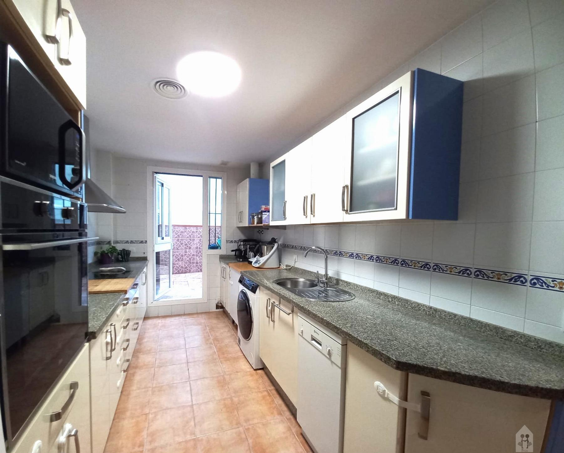 For sale of duplex in Tomares