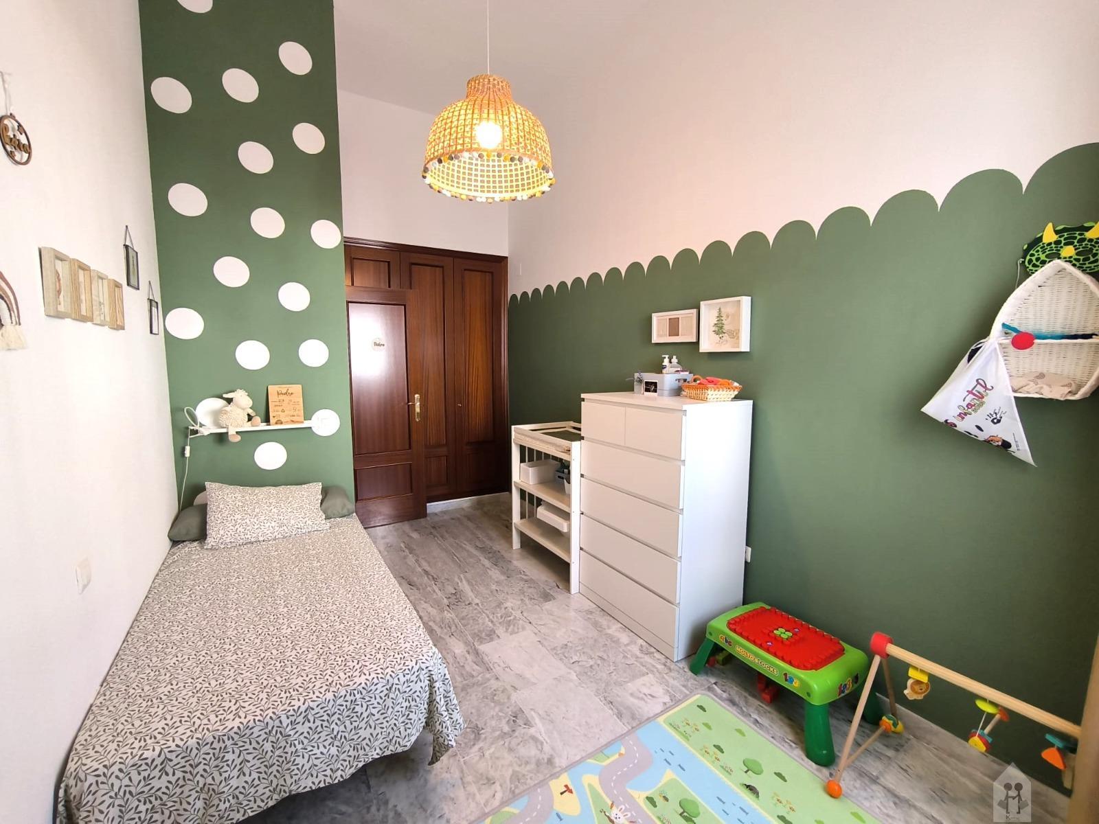 For sale of duplex in Tomares