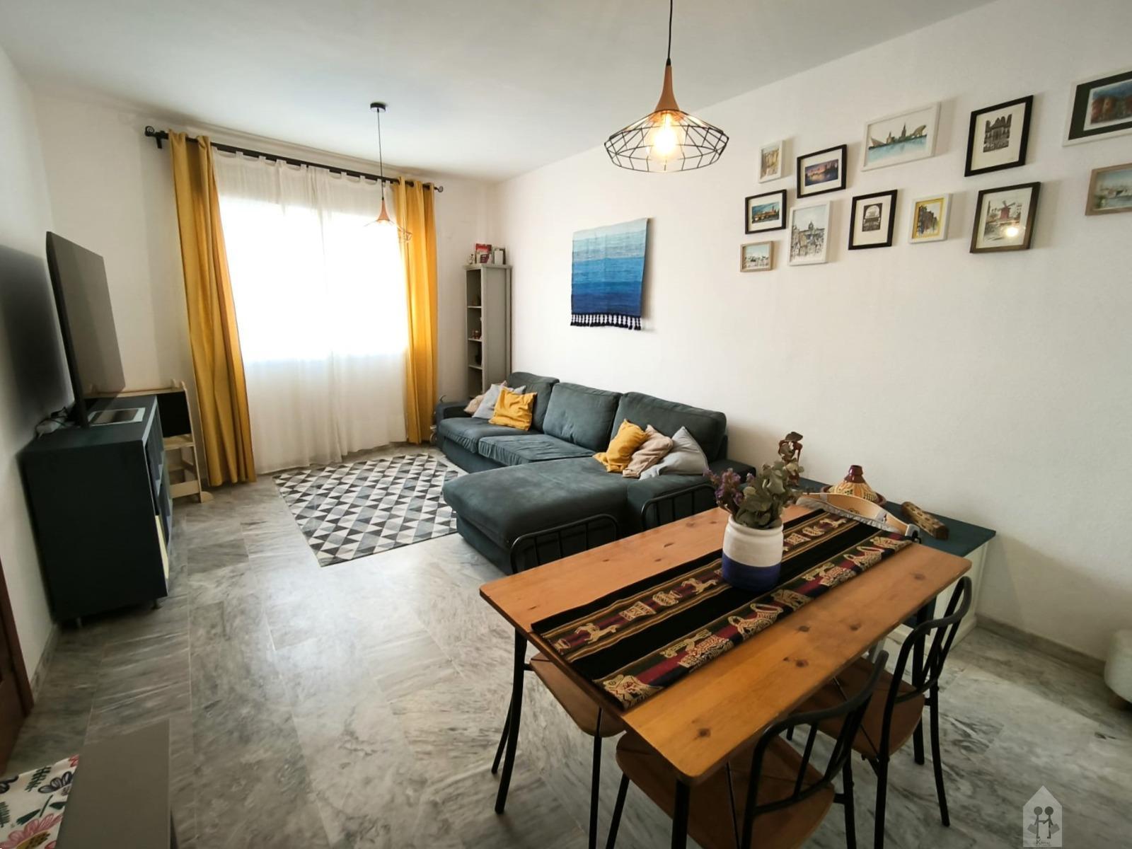 For sale of duplex in Tomares