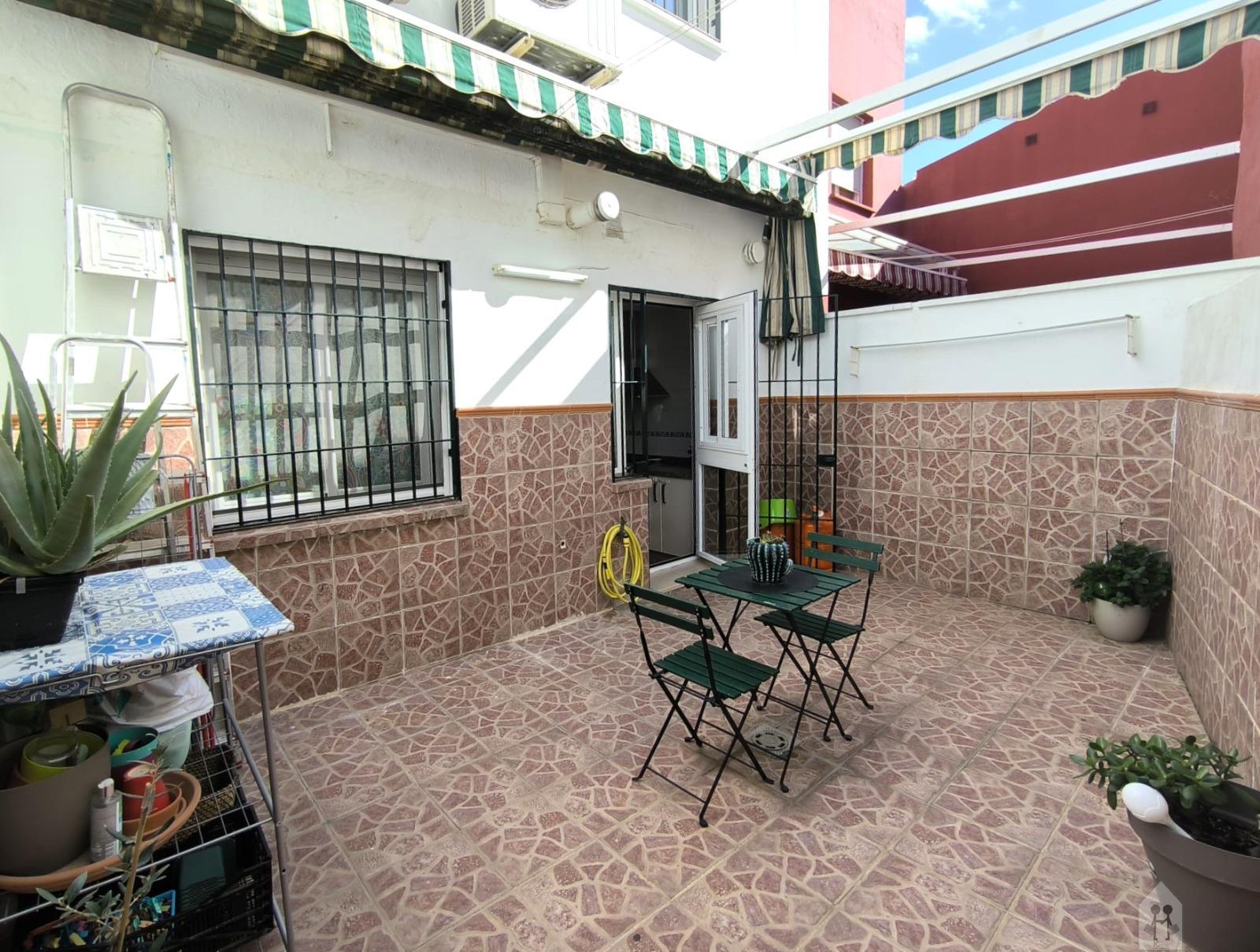 For sale of duplex in Tomares