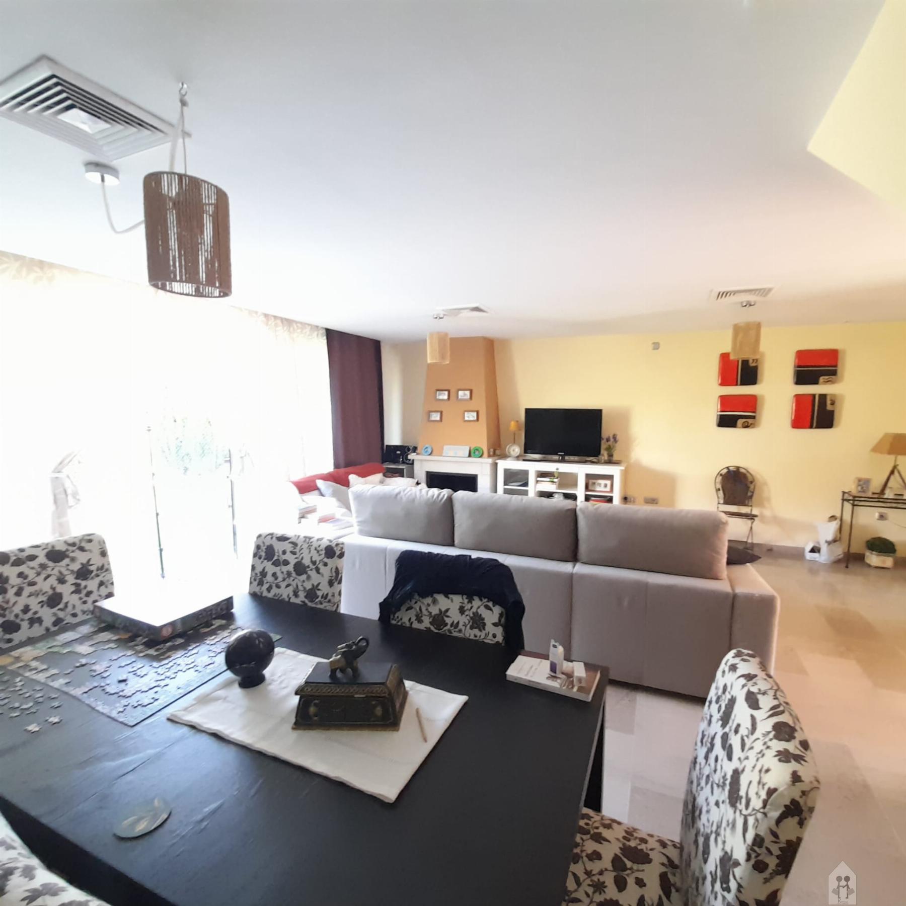 For sale of chalet in La Linea de la Concepcion