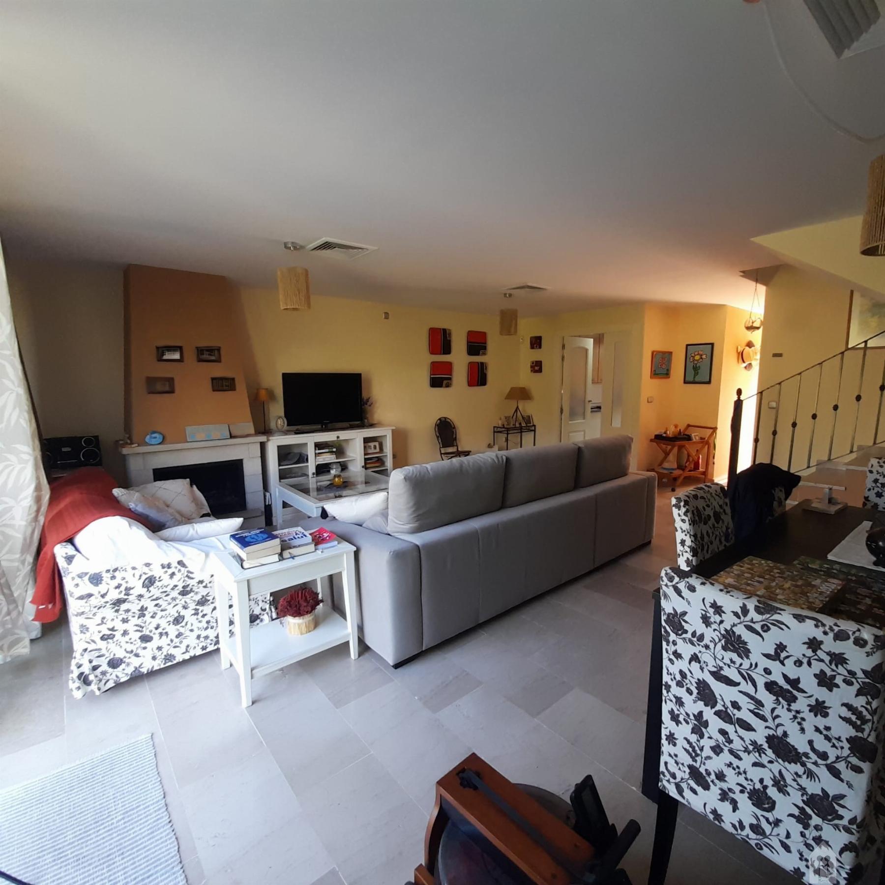 For sale of chalet in La Linea de la Concepcion