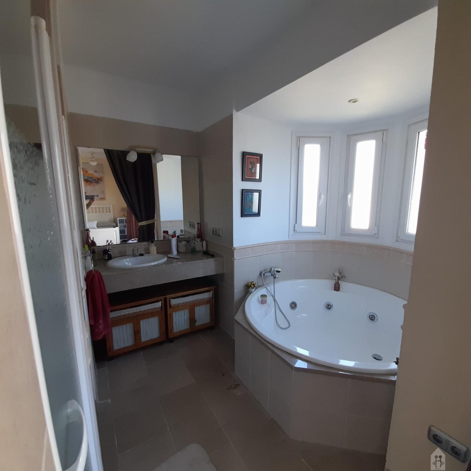 For sale of chalet in La Linea de la Concepcion