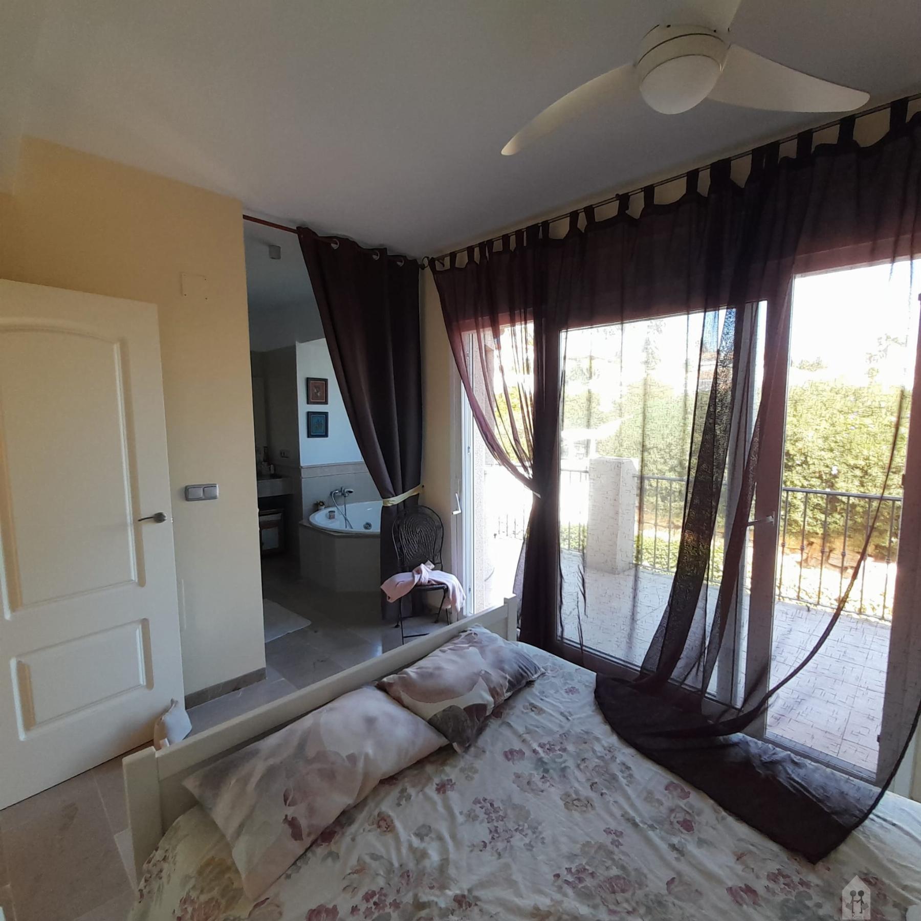 For sale of chalet in La Linea de la Concepcion