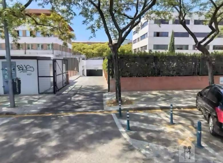 For sale of garage in Sevilla