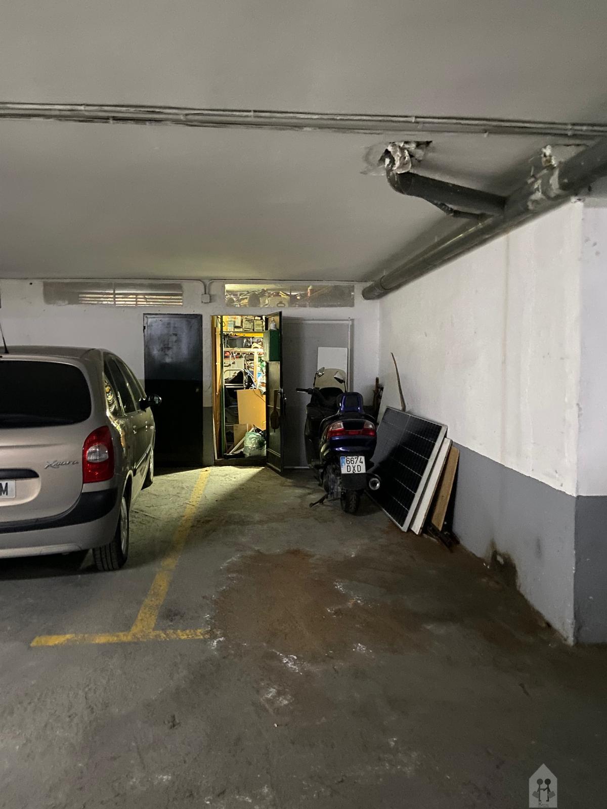 For sale of garage in Sevilla