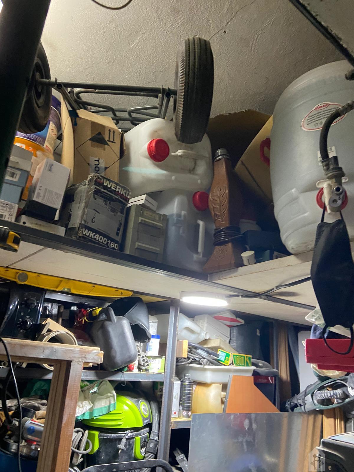 For sale of garage in Sevilla