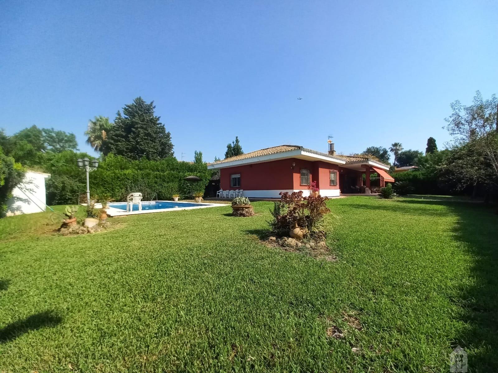 For sale of chalet in Valencina de la Concepción