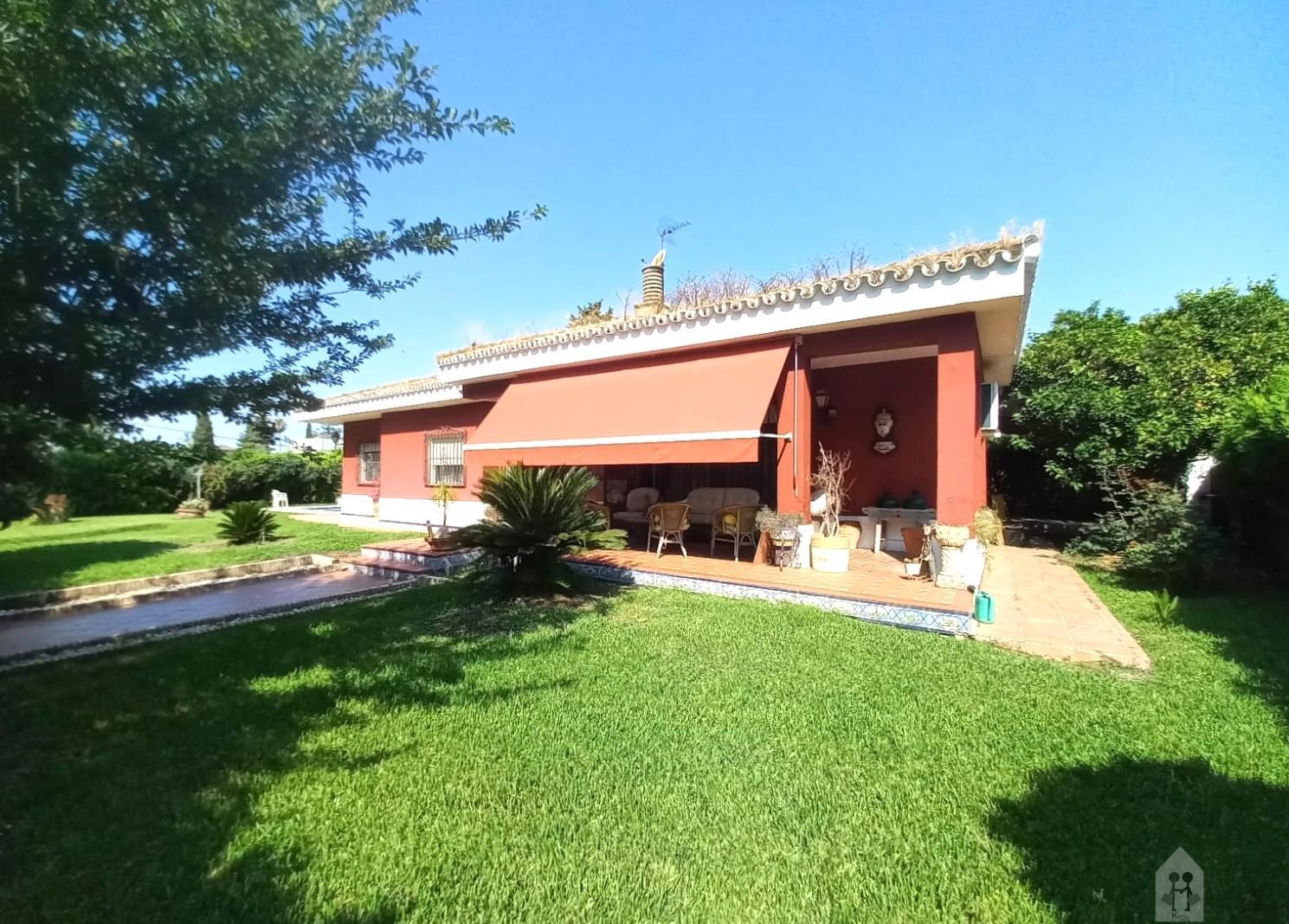 For sale of chalet in Valencina de la Concepción