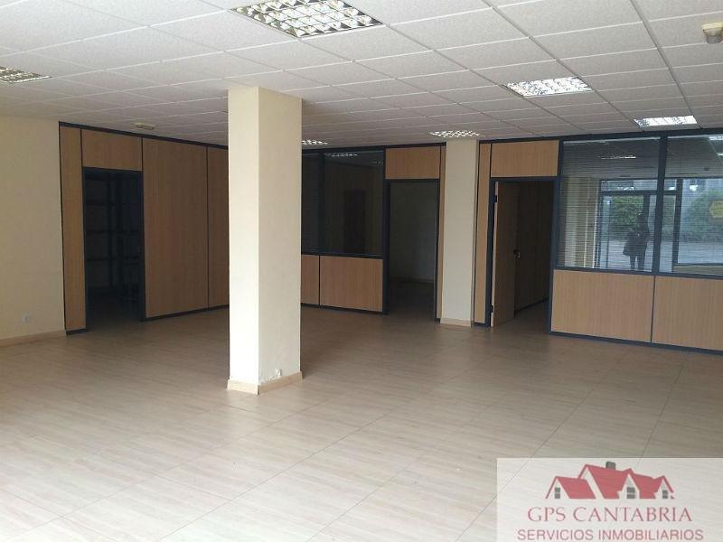 For sale of commercial in Piélagos
