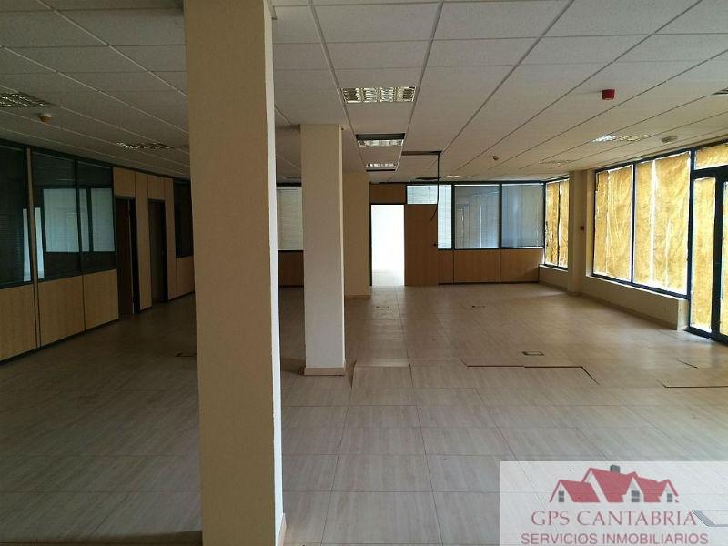 For sale of commercial in Piélagos