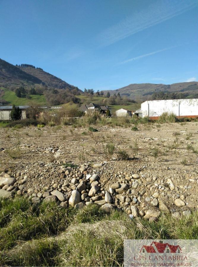 Venta de terreno en Los Corrales de Buelna