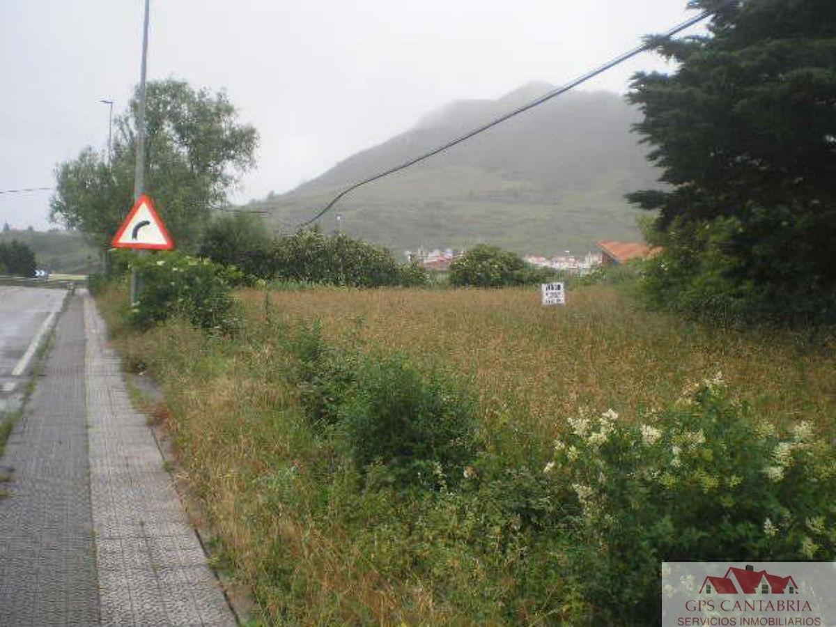 For sale of land in Piélagos
