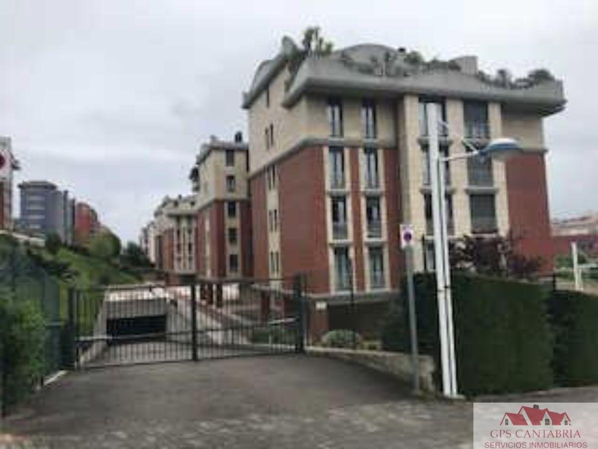 For sale of garage in Santander
