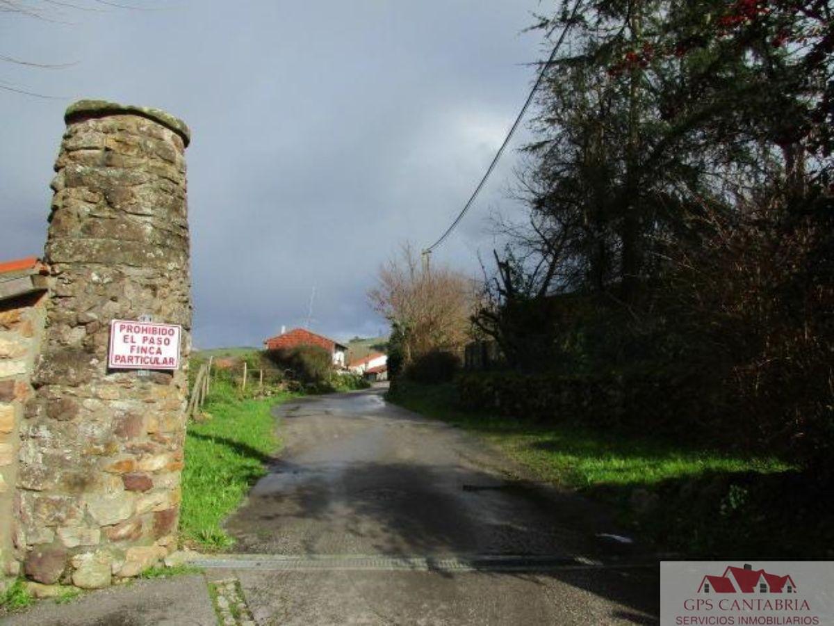 For sale of land in Piélagos