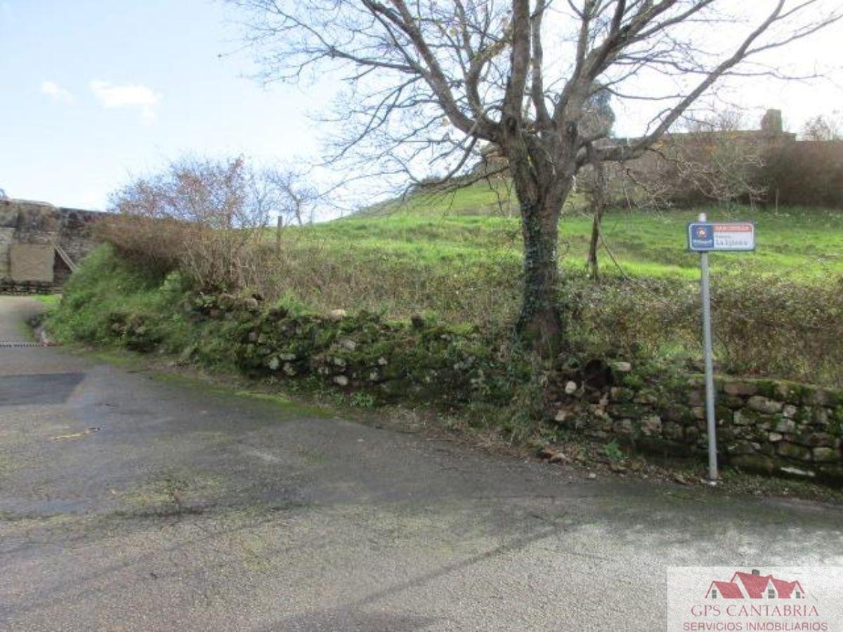 For sale of land in Piélagos