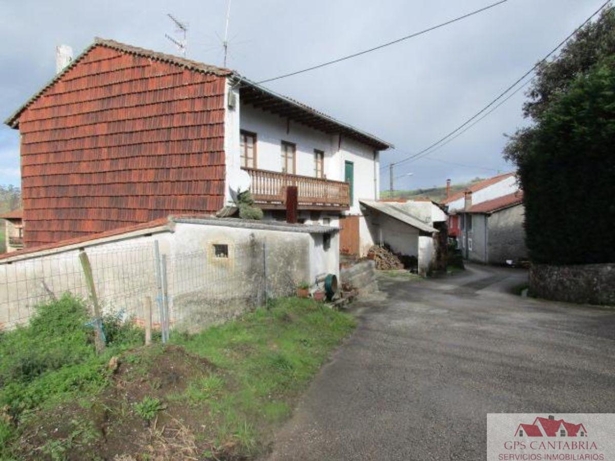 For sale of land in Piélagos